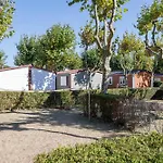 Village de vacances B *