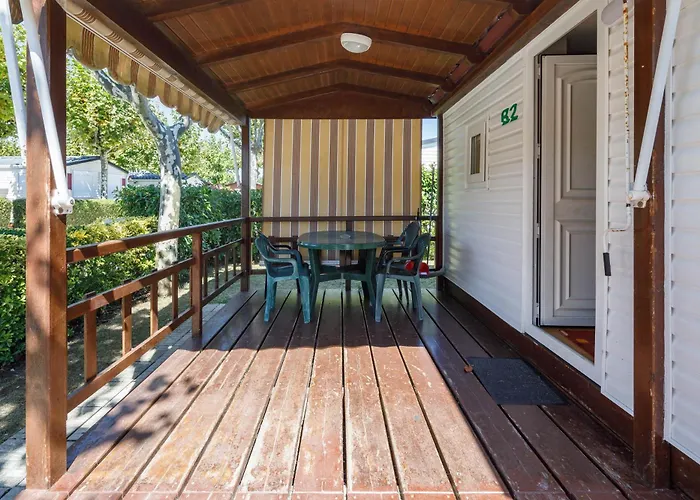 Village de vacances B *